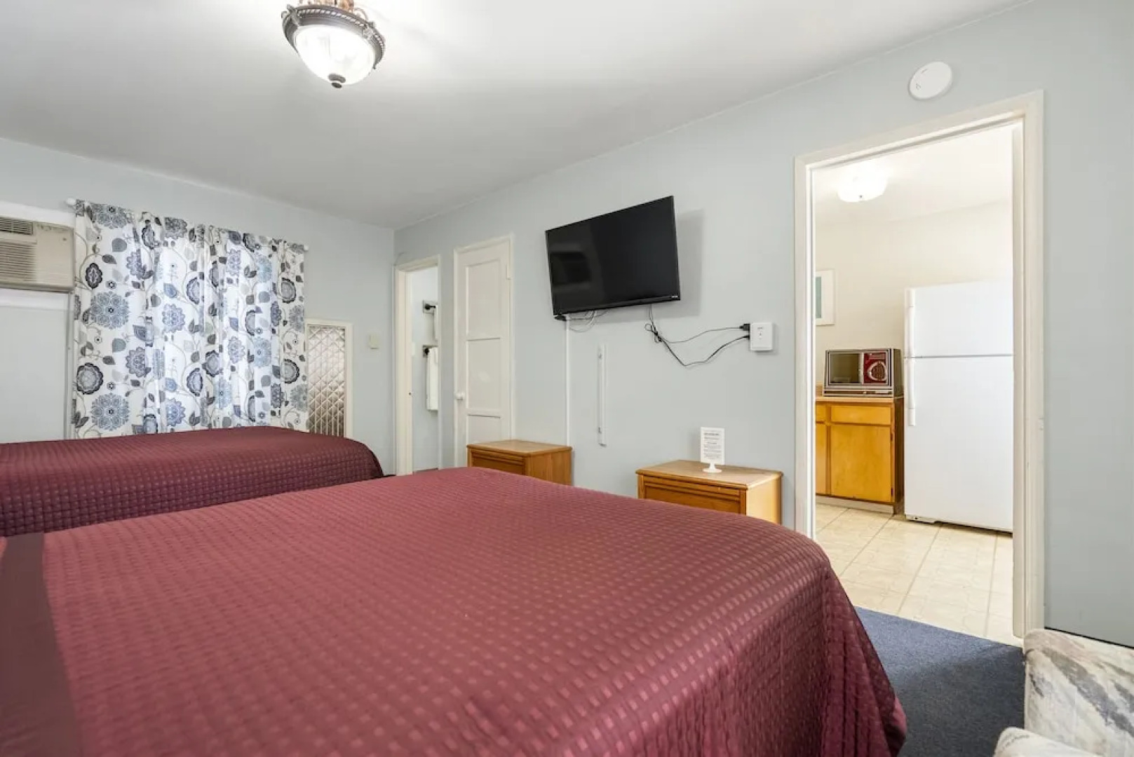 The New Star Motel with Studio-Kitchens: 1950s Extended-Stay Lodging and Retreat Center