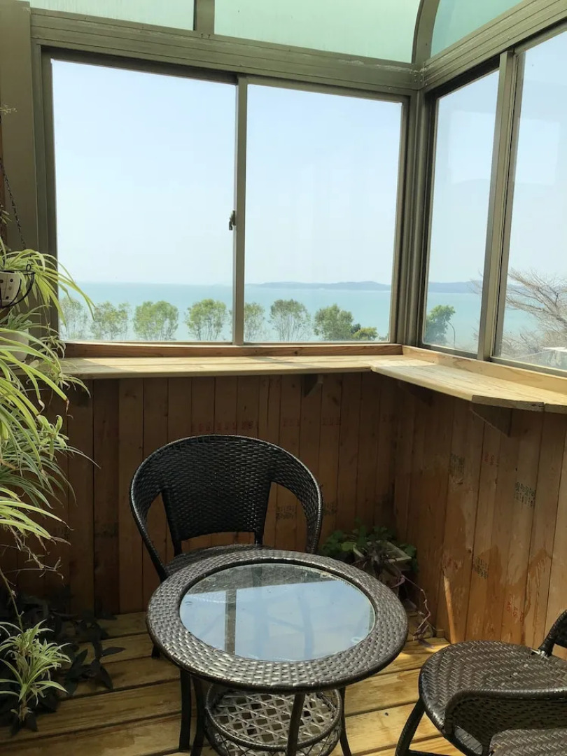 Breeze & Waves A Seaside Inn