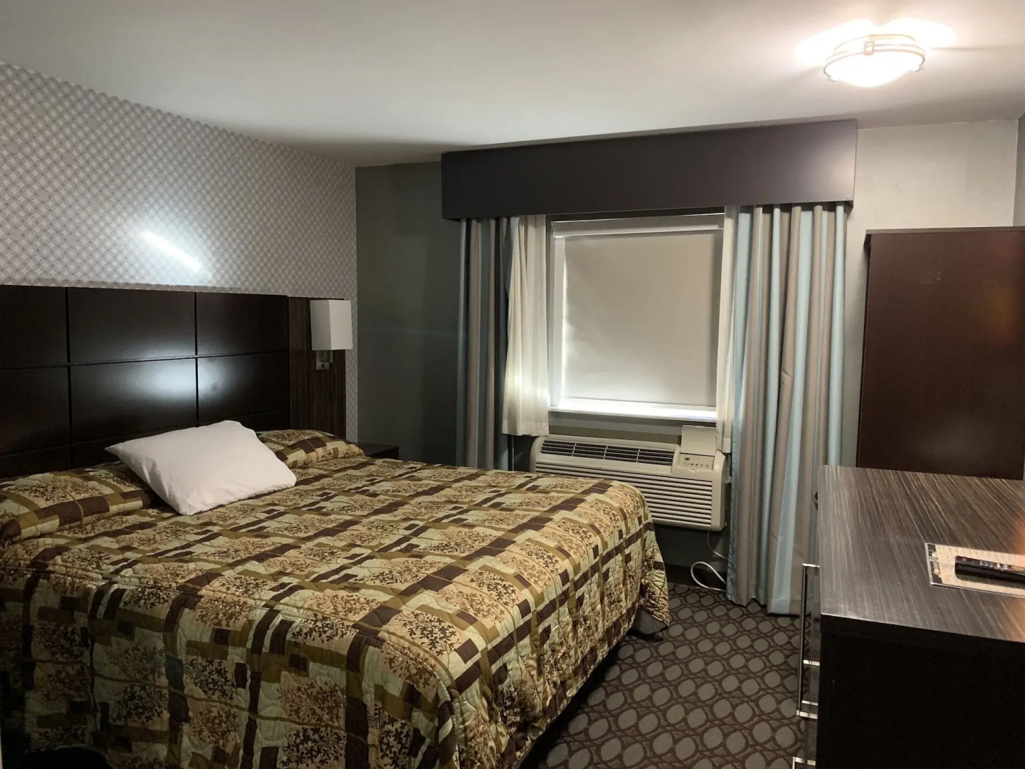 Red Carpet Inn Elmwood Park