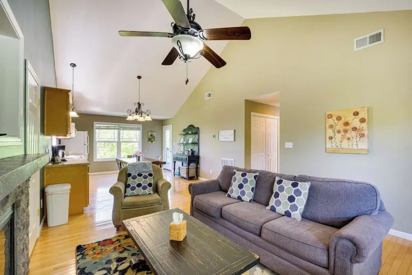 Cozy Resort-style Escape on Taylorsville Lake!