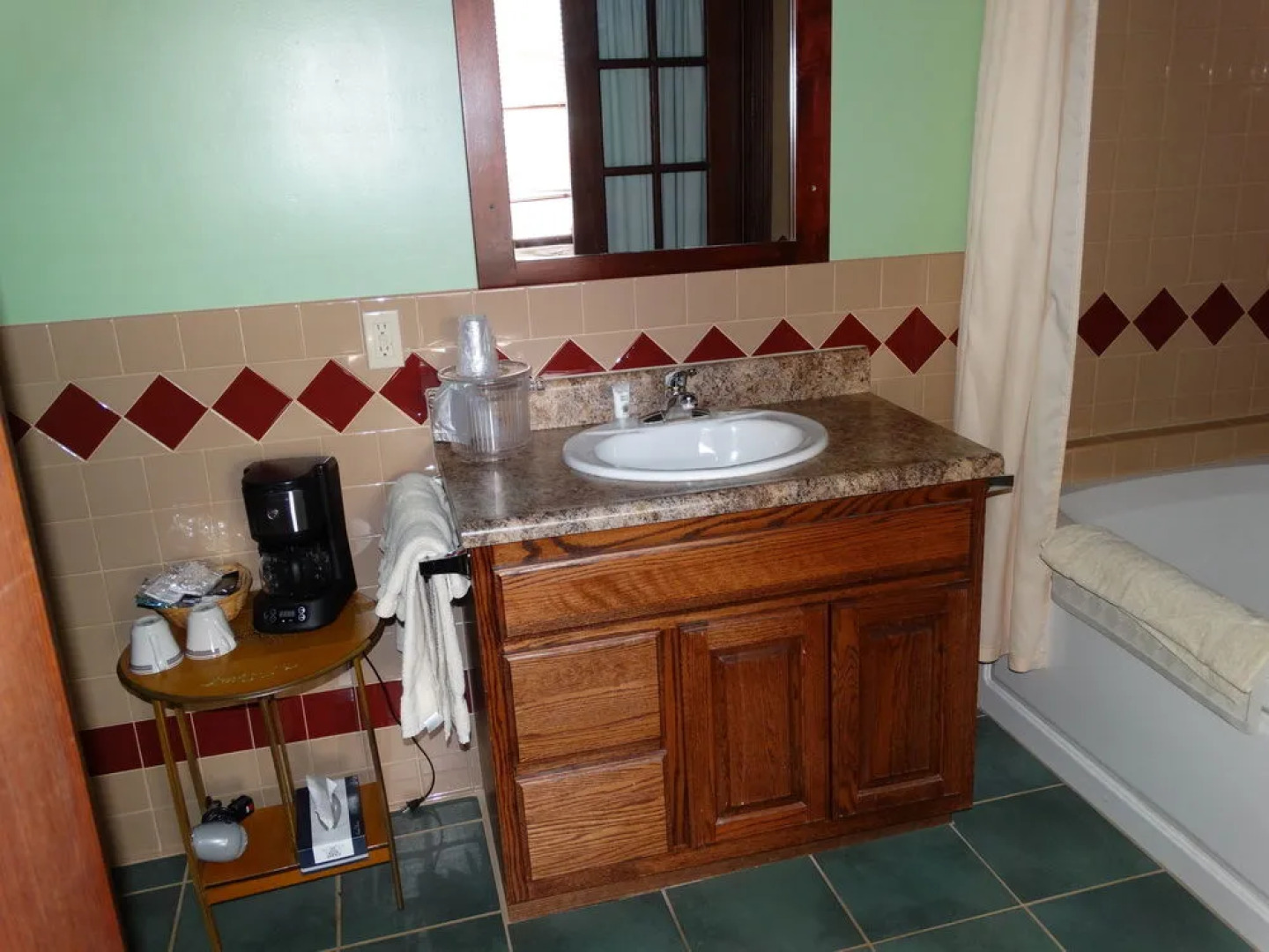 Historic Iron Horse Inn