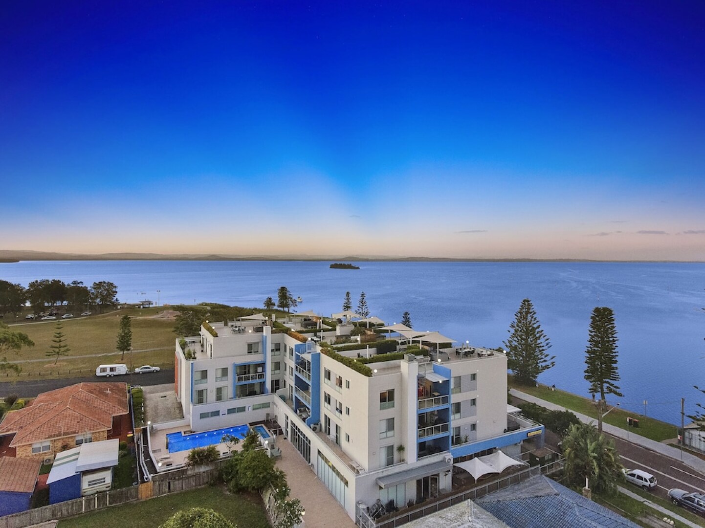 Lakeside Waterfront Apartment 18