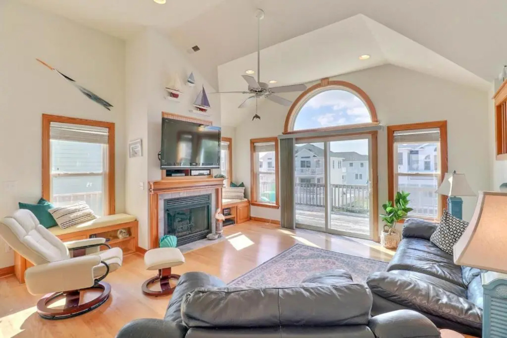 1671 Semper Summer 3 Min Walk to Beach