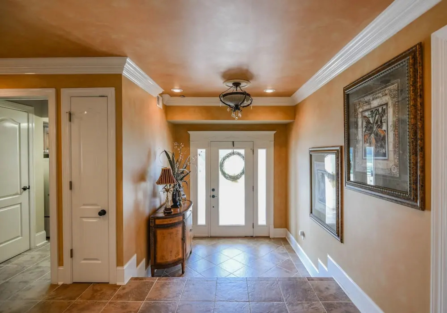 Large Home On Private Peninsula With Hot Tub + Sauna! 4 Bedroom Home