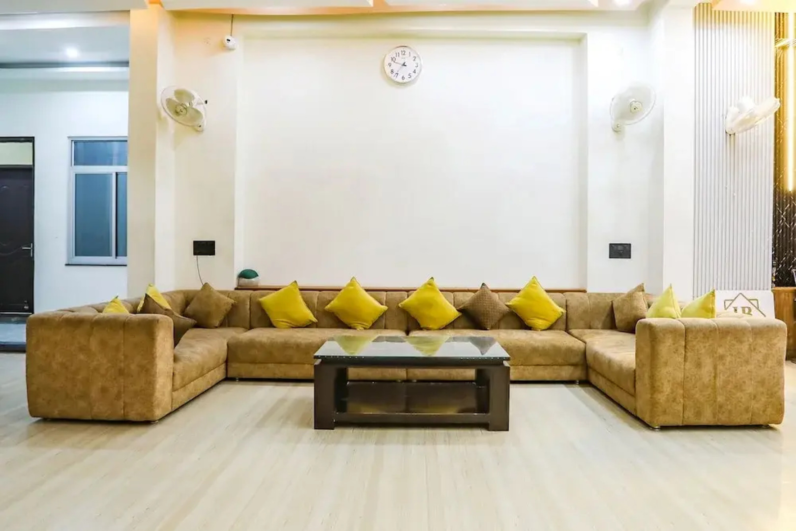 Fabhotel Jb Square Resort