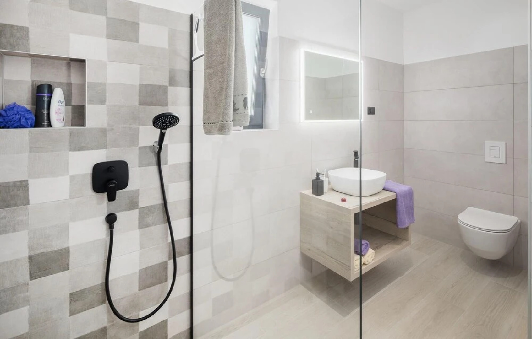 Beautiful Home in Rebici with Hot Tub, Sauna & 4 Bedrooms