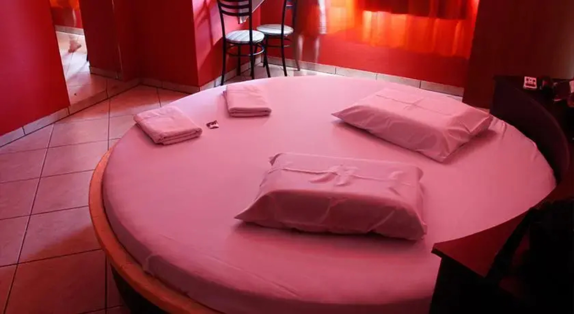 H Motel - Adults Only