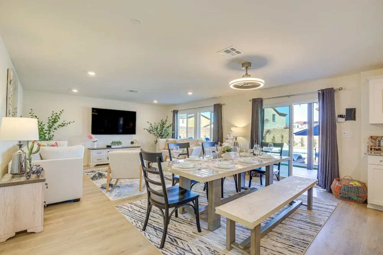 Chic Coachella Home < 3 Mi to Empire Polo Club