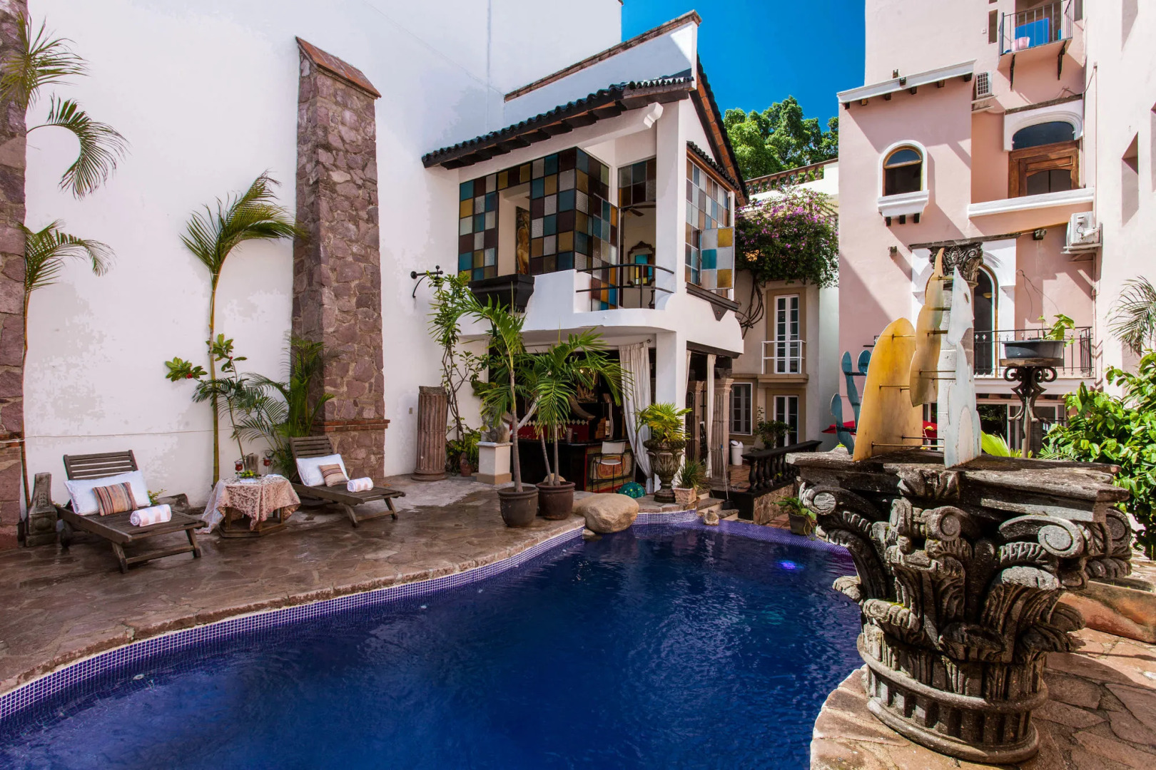 Garlands del Rio Riverside Boutique Hotel