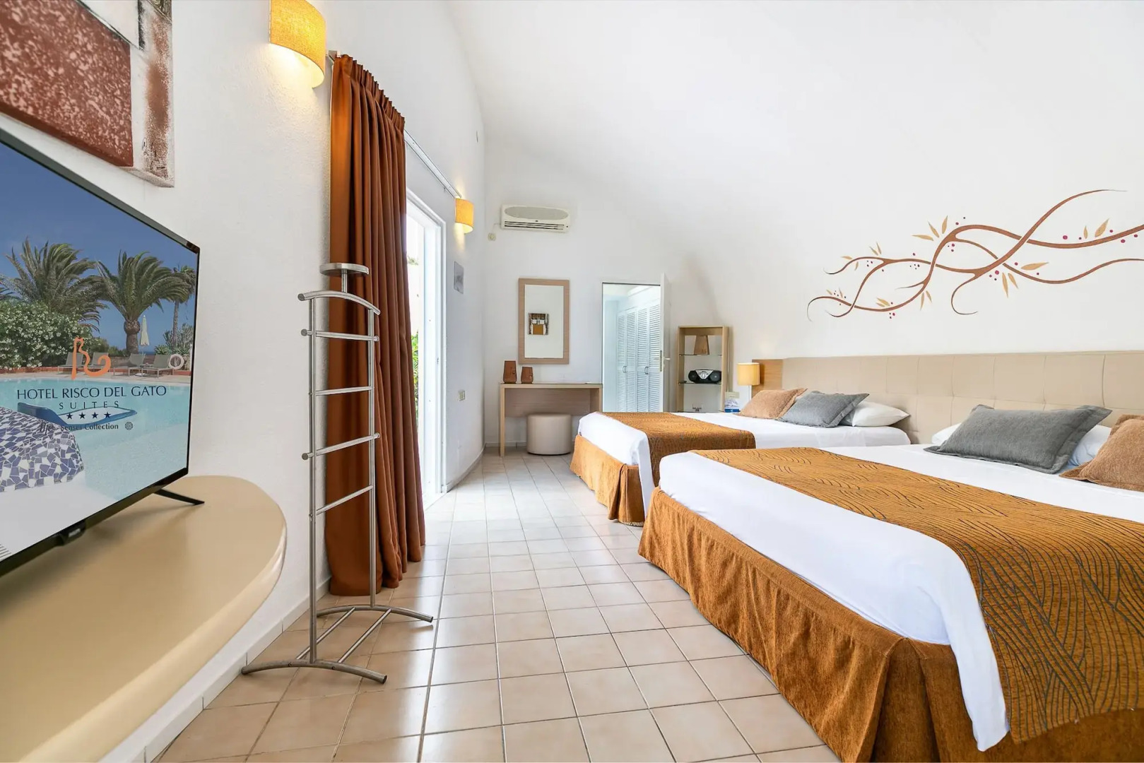 Livvo Risco del Gato Suites Hotel