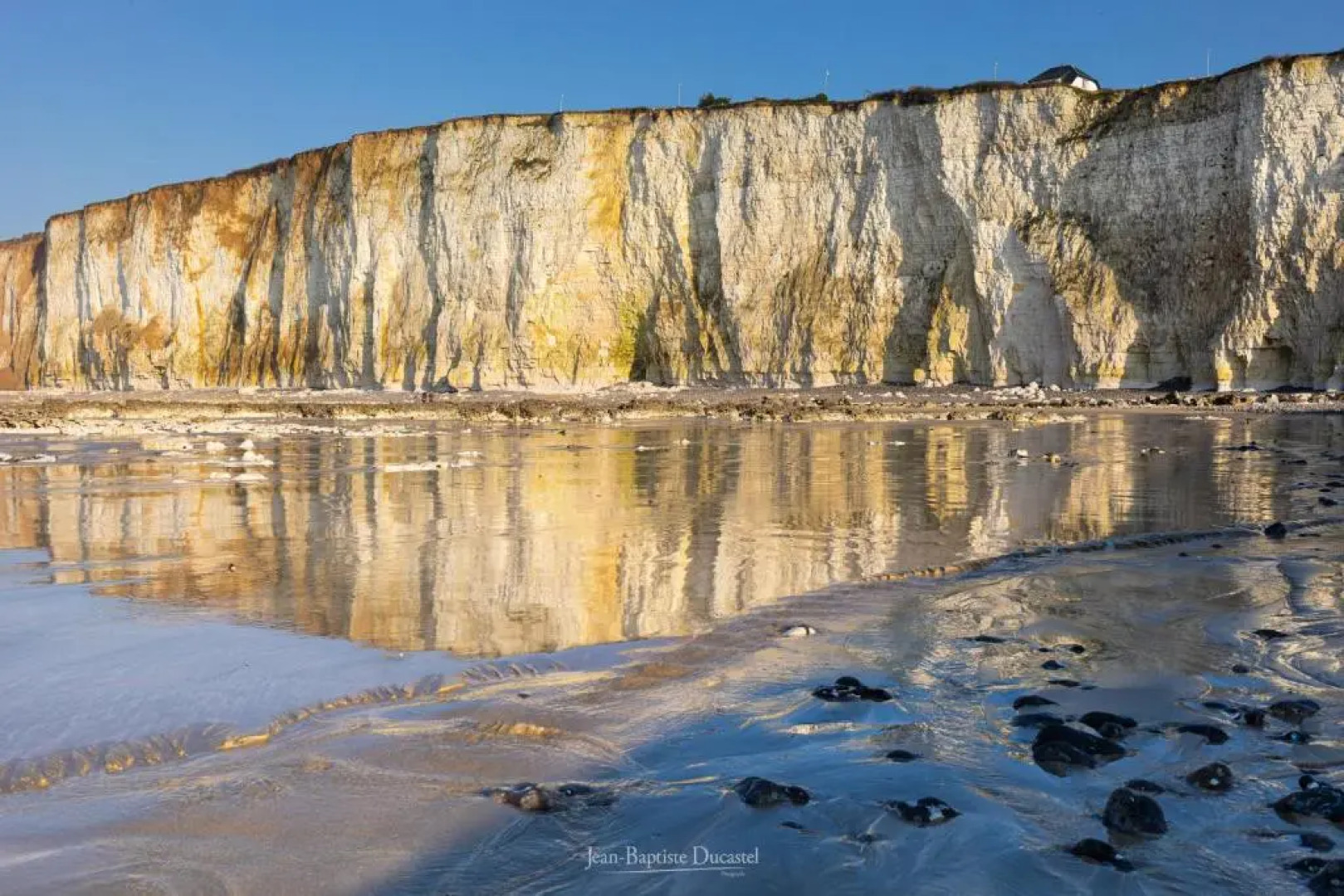 LA VERRIÈRE. Les Locations ISAHORA c'est aussi plusieurs appart' de Standing à 2 pas du Château d'Eu, des Falaises du Tréport, de MERS les Bains et aux portes de la BAIE DE SOMME