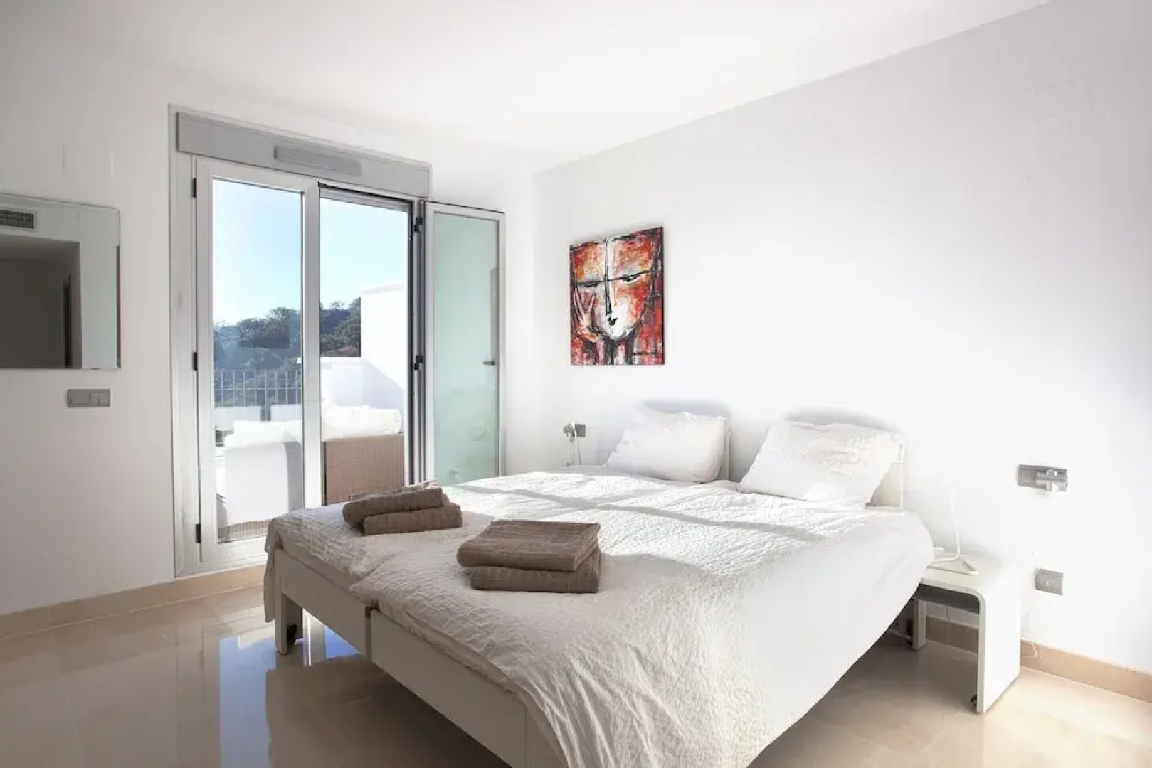 Modern Apartment With Balcony