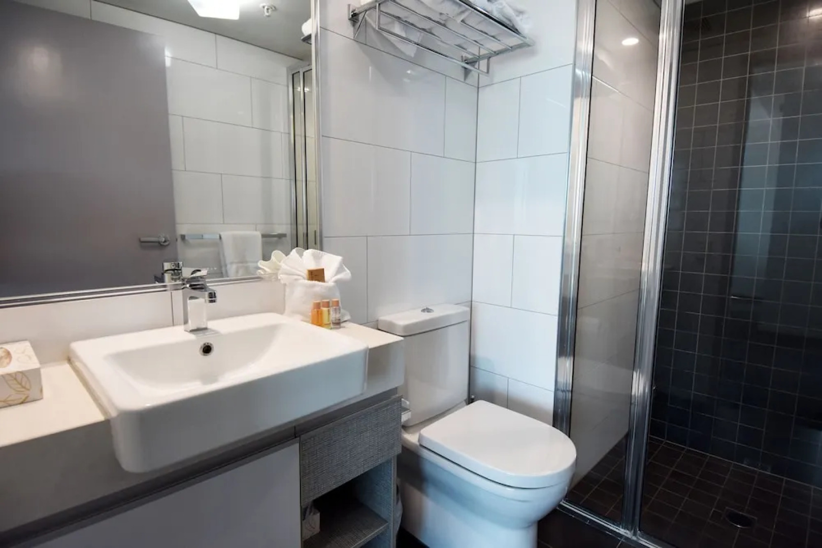 H 105 Mitchell Hotel and Apartments