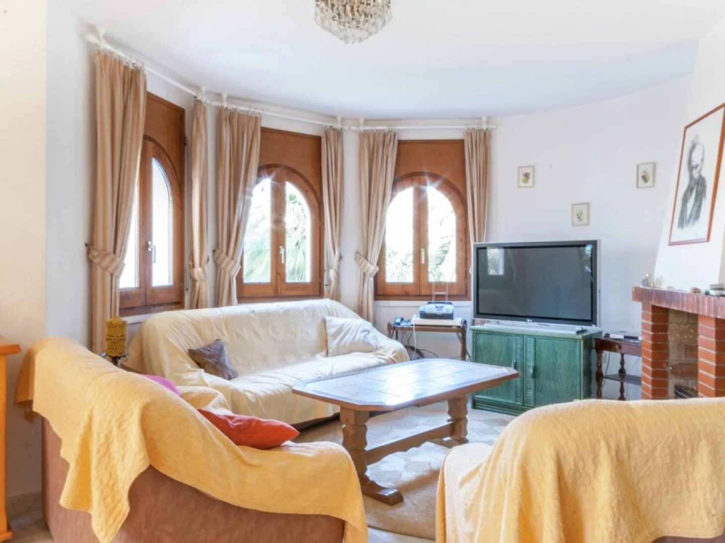 Appealing Holiday Home in Sant Pere Pescador With Garden