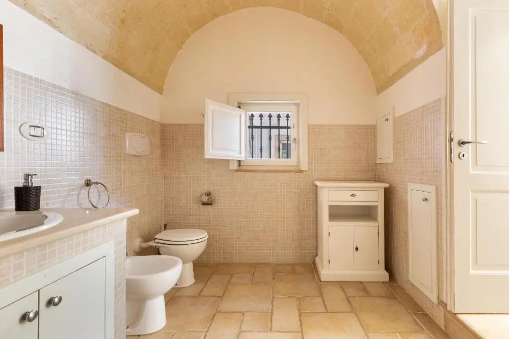 Villa Medici alla Macchia by BarbarHouse