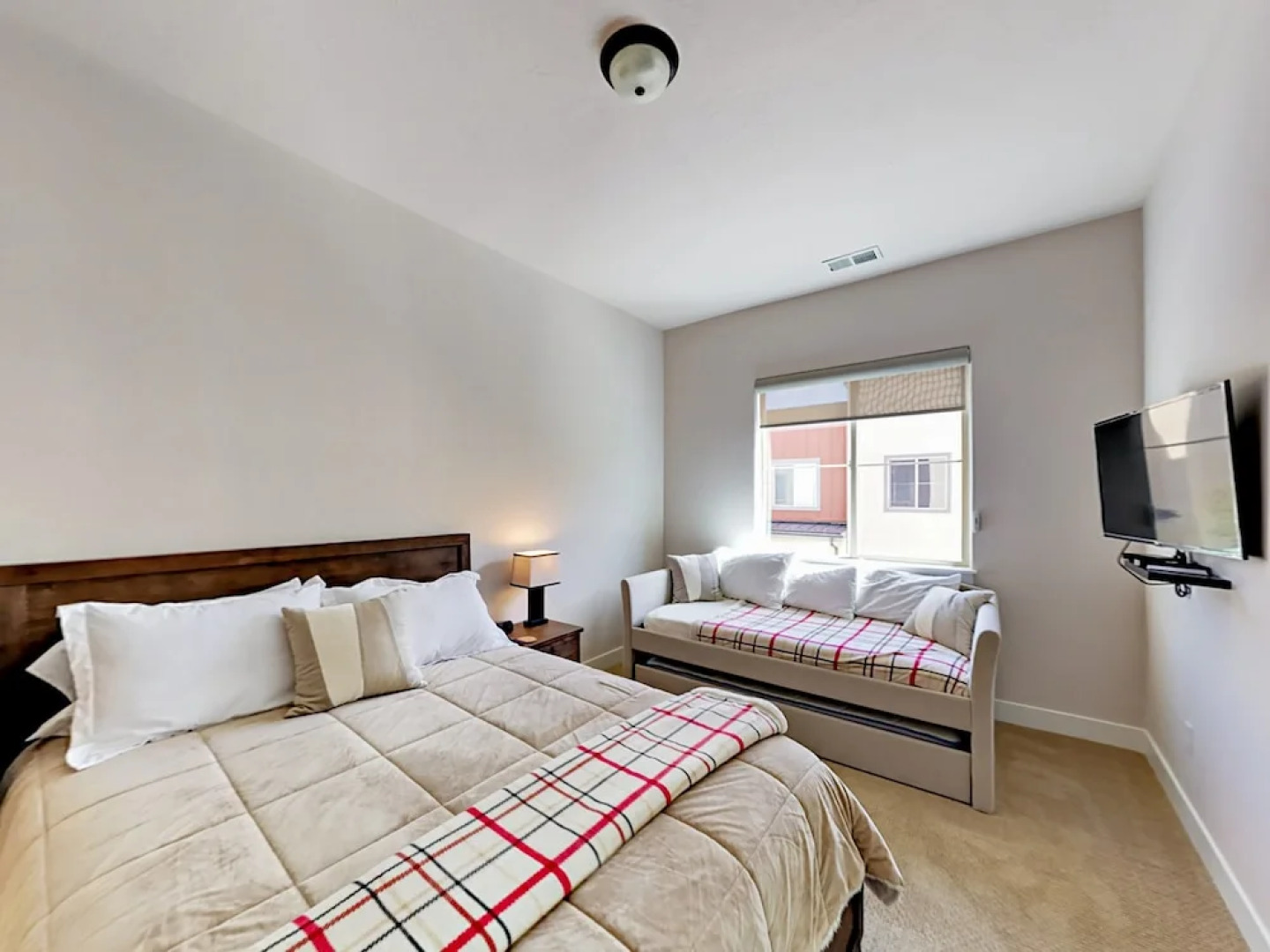 2BR Hot Tub Condo in Newpark by RedAwning