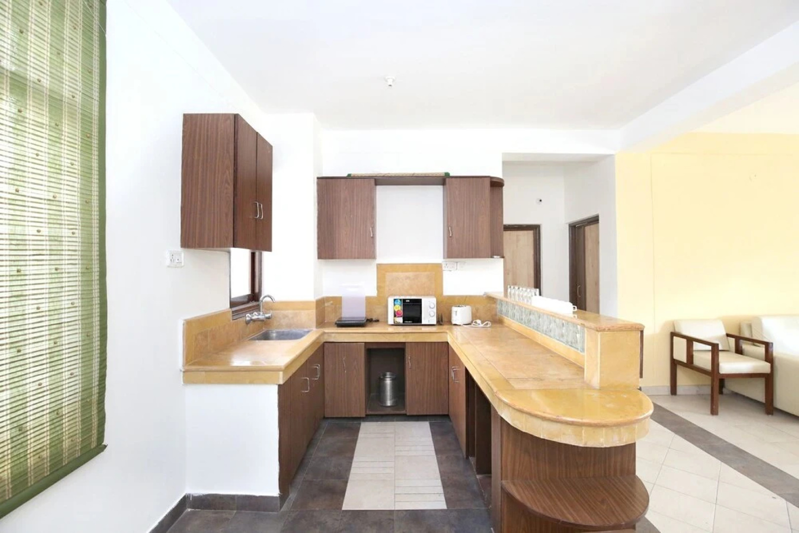 OYO 10976 Home Cheerful 2BHK Scenic Barog