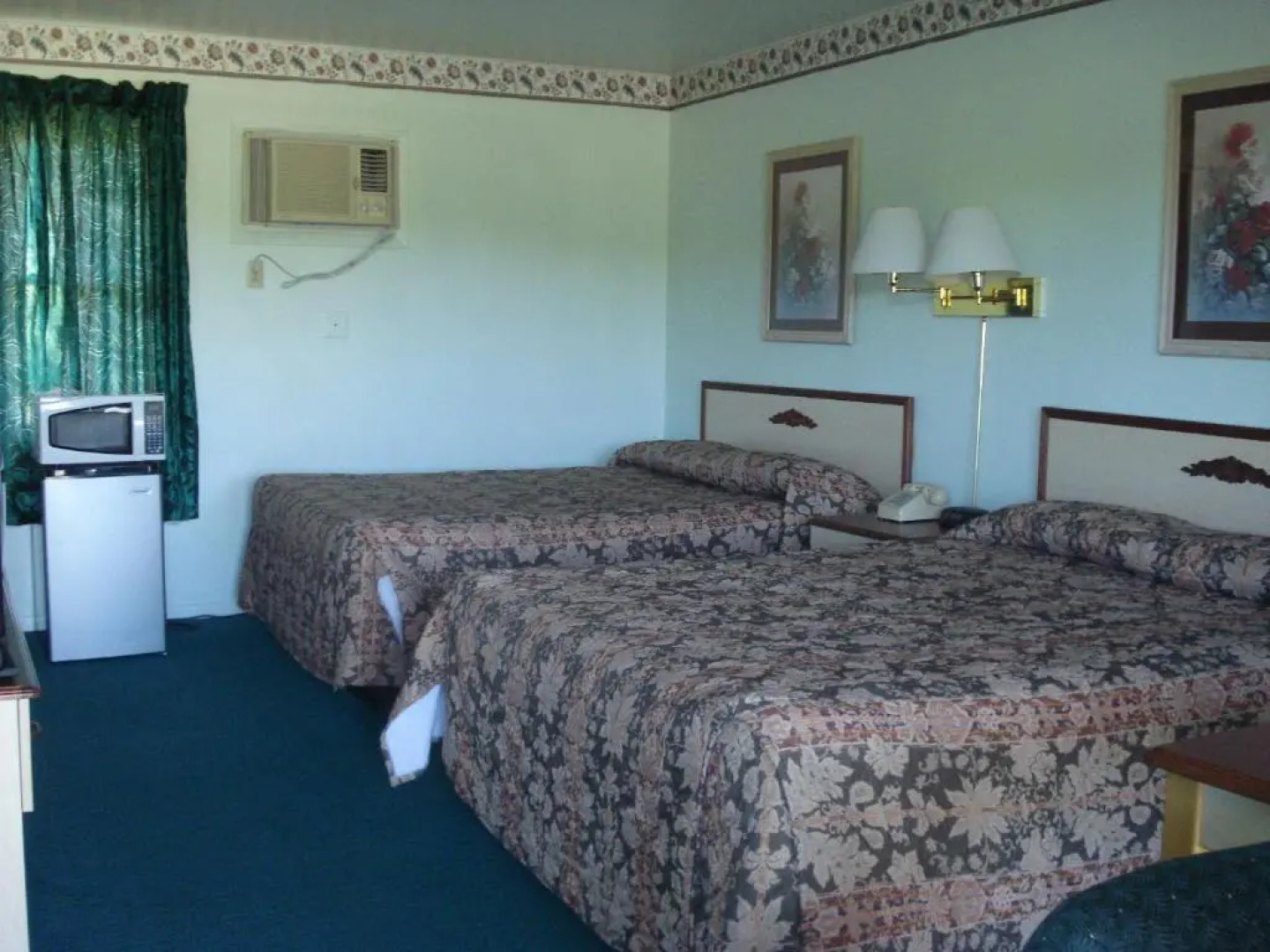 Thruway Holiday Motel