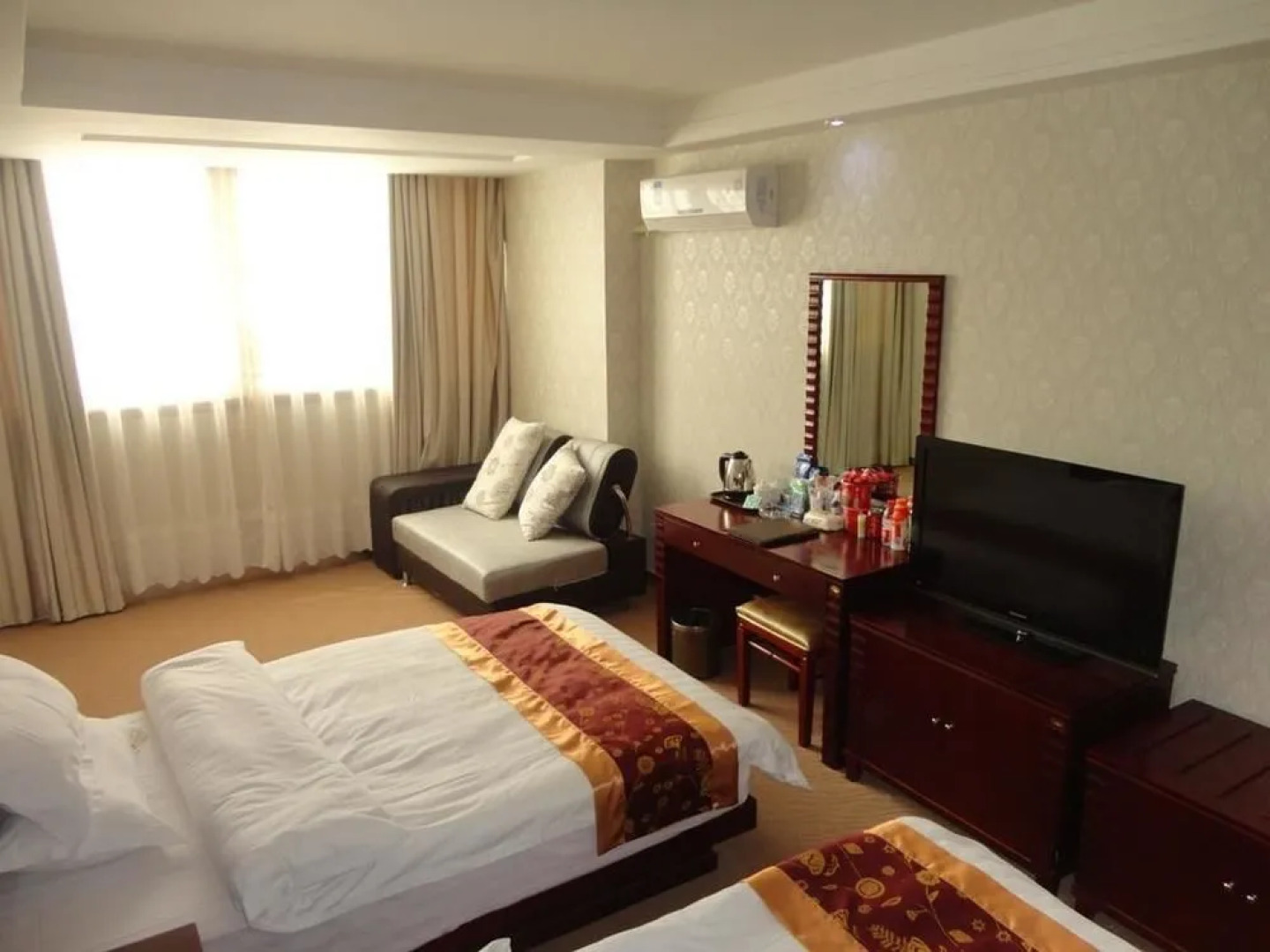 南阳锦辉商务酒店