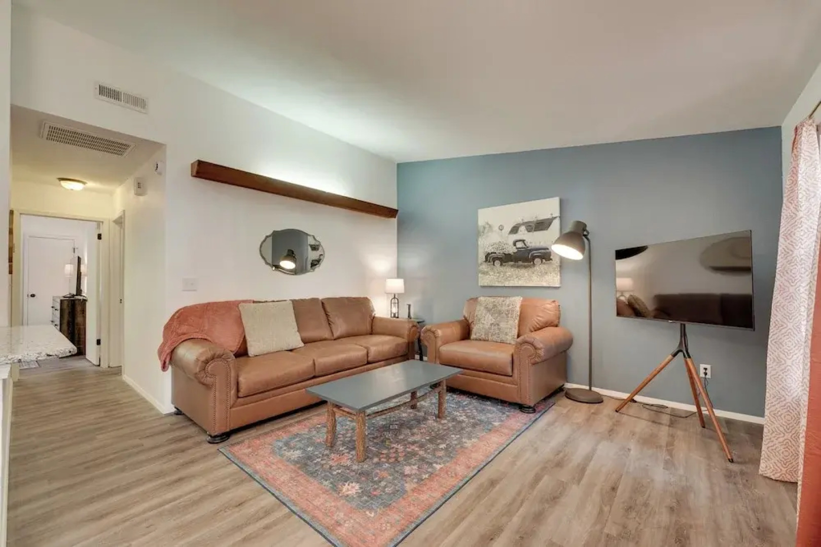 0.5 Mi to Table Rock Lake: Ozark Mountains Cabin