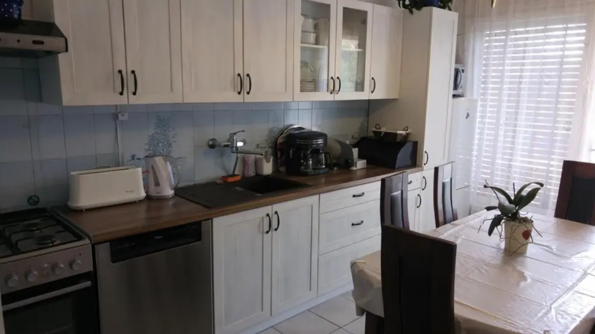 Crystal Apartement F