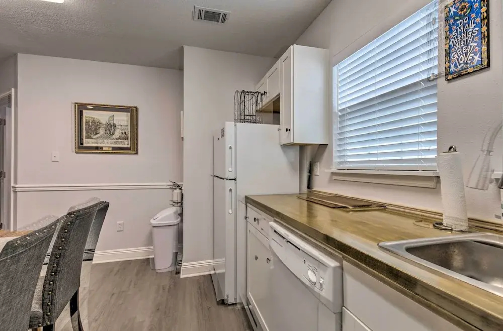 Downtown Ocean Springs Duplex w/ A/C 1 Mi to Beach