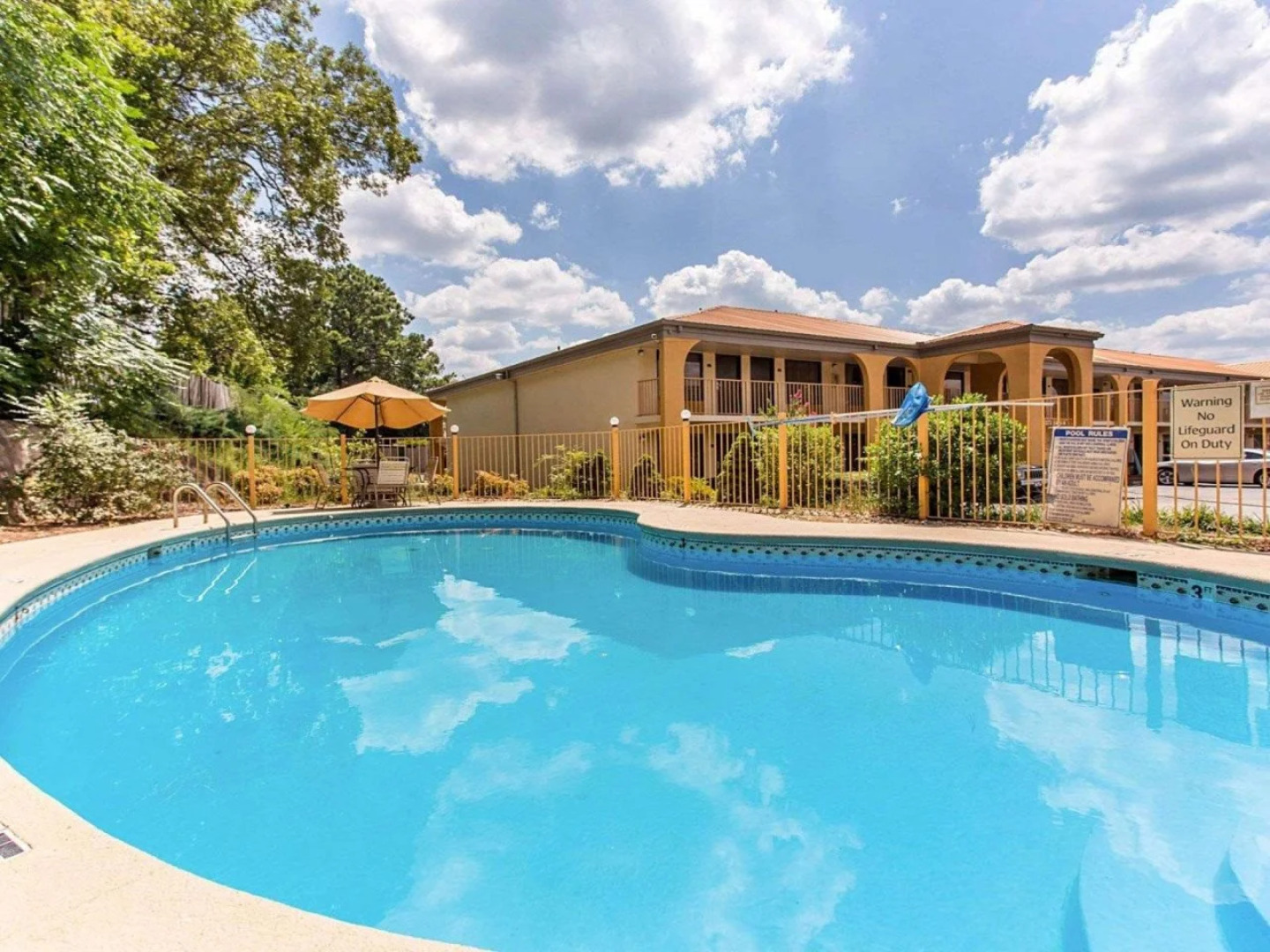 Econo Lodge Inn & Suites Griffin North