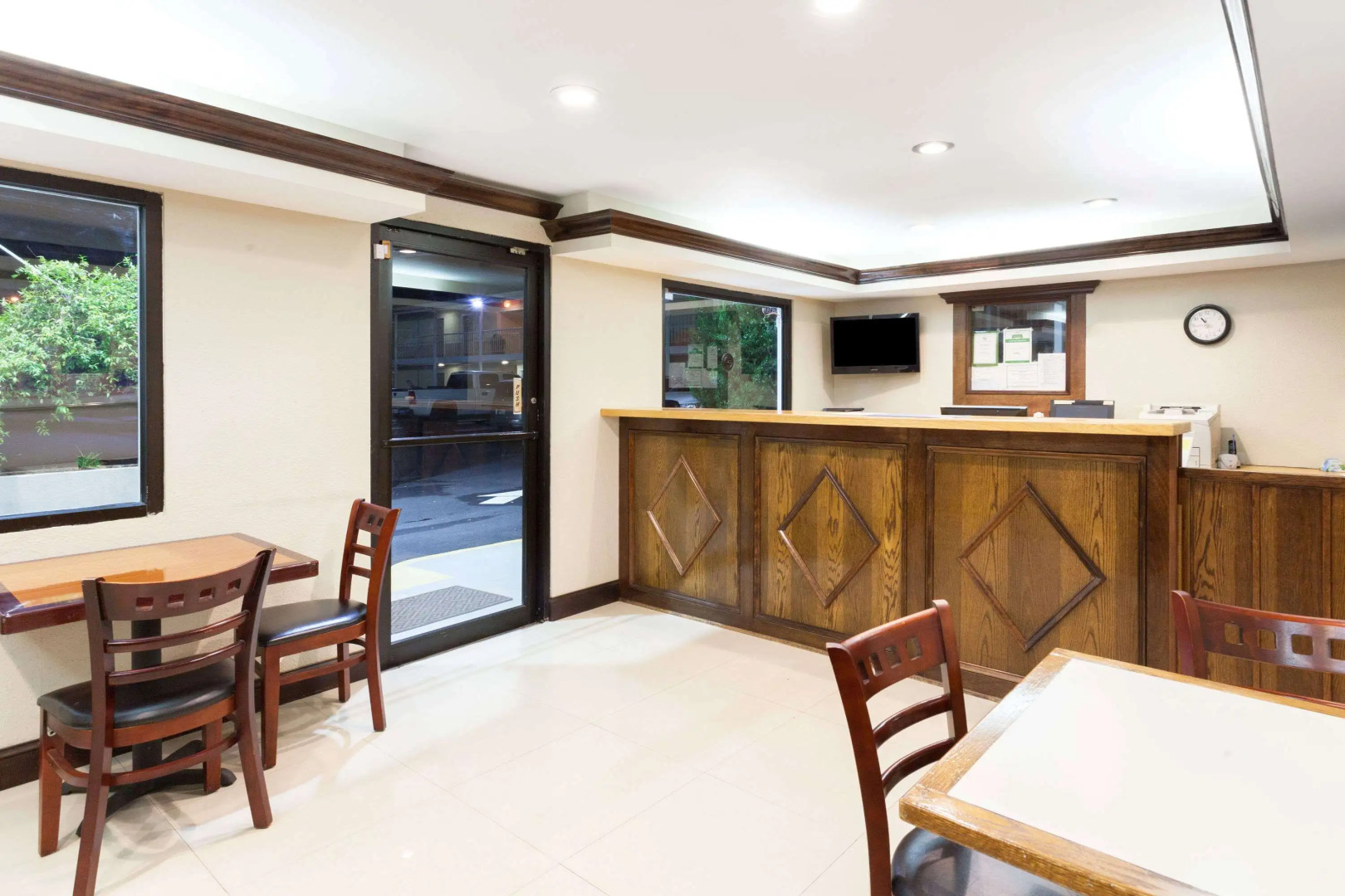 Days Inn by Wyndham Dahlonega University Area