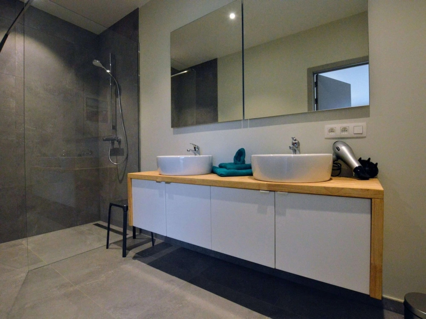 Mansion in Roesbrugge With Garden