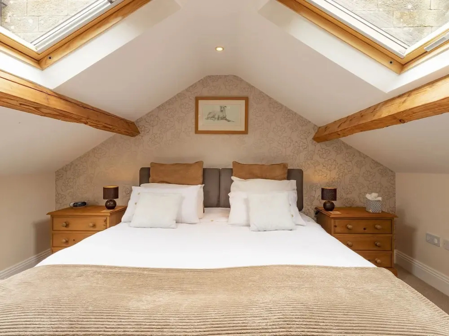 Luxury refurbished Gamekeeper's cottage, 15 acres of woodland by Hadrian's Wall