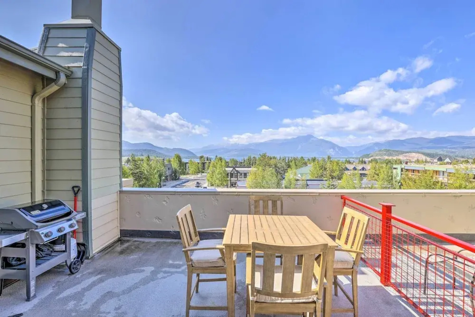 7 Mi to Ski: Main Street Dillon Condo