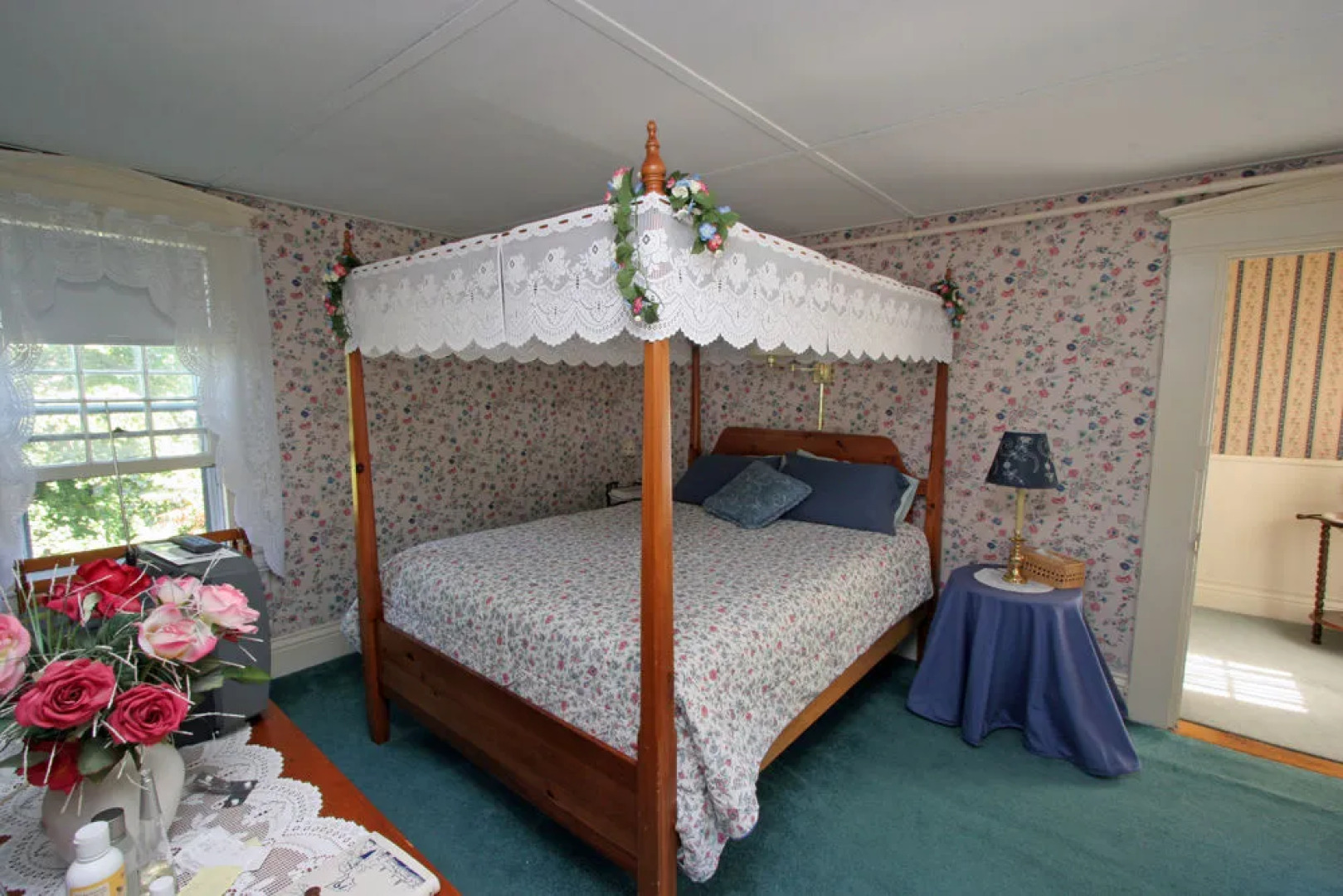 Old Red Inn & Cottages