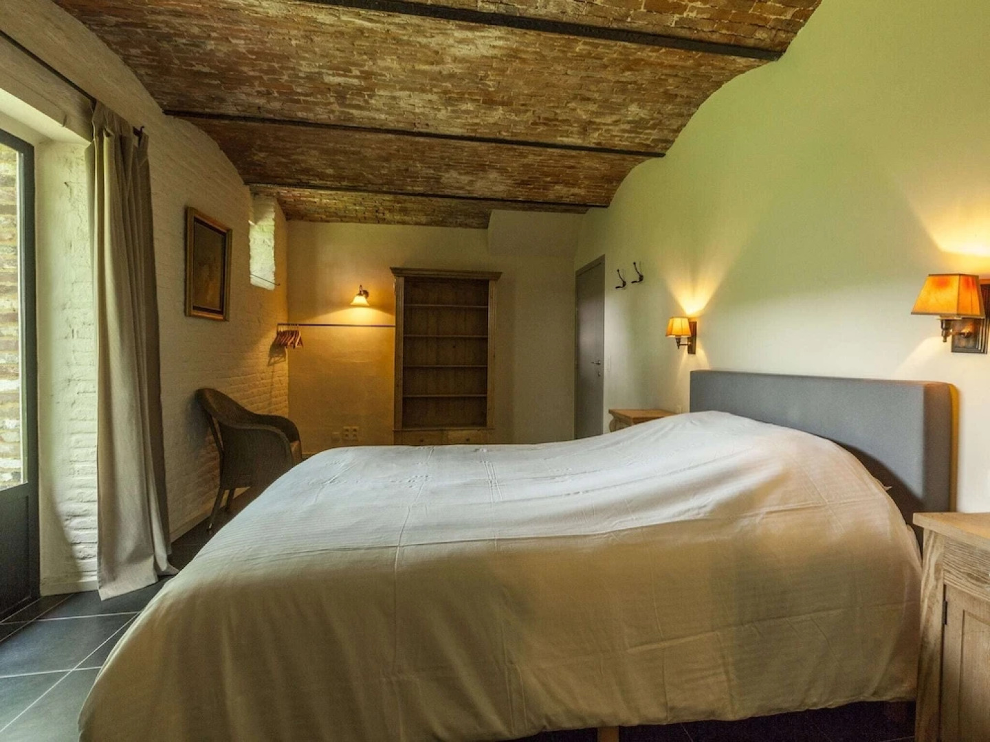 beautifull renovated farmhouse with traditional elements and a big garden