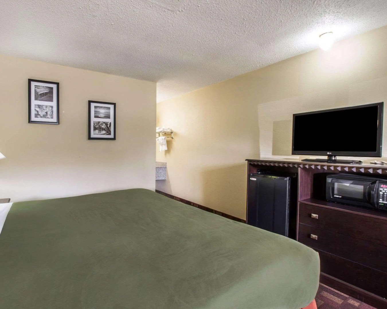 Econo Lodge Biltmore