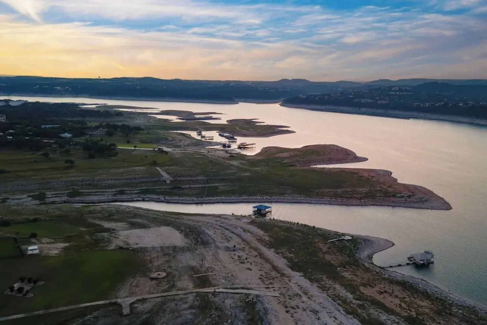 Travis by Avantstay Waterfront Lake Retreat