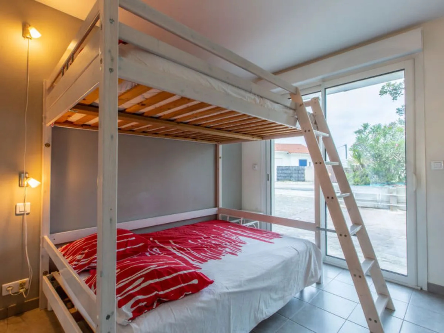 Les Bai?nes (VIB220)