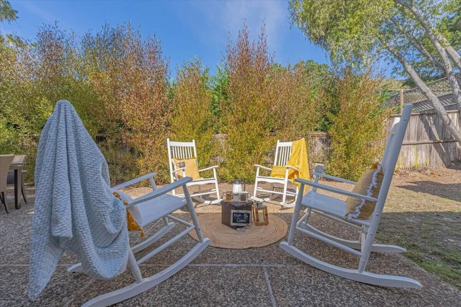 Pebble Beach Barking Seals - 5min Walk to the Beach!