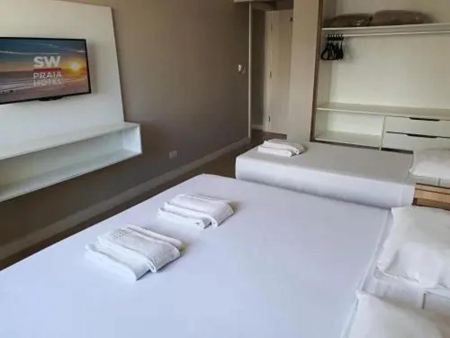 W Praia Hotel