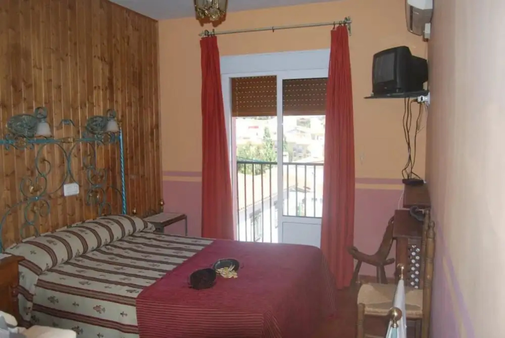 House With 4 Bedrooms in Torrejón el Rubio, With Wonderful Mountain Vi