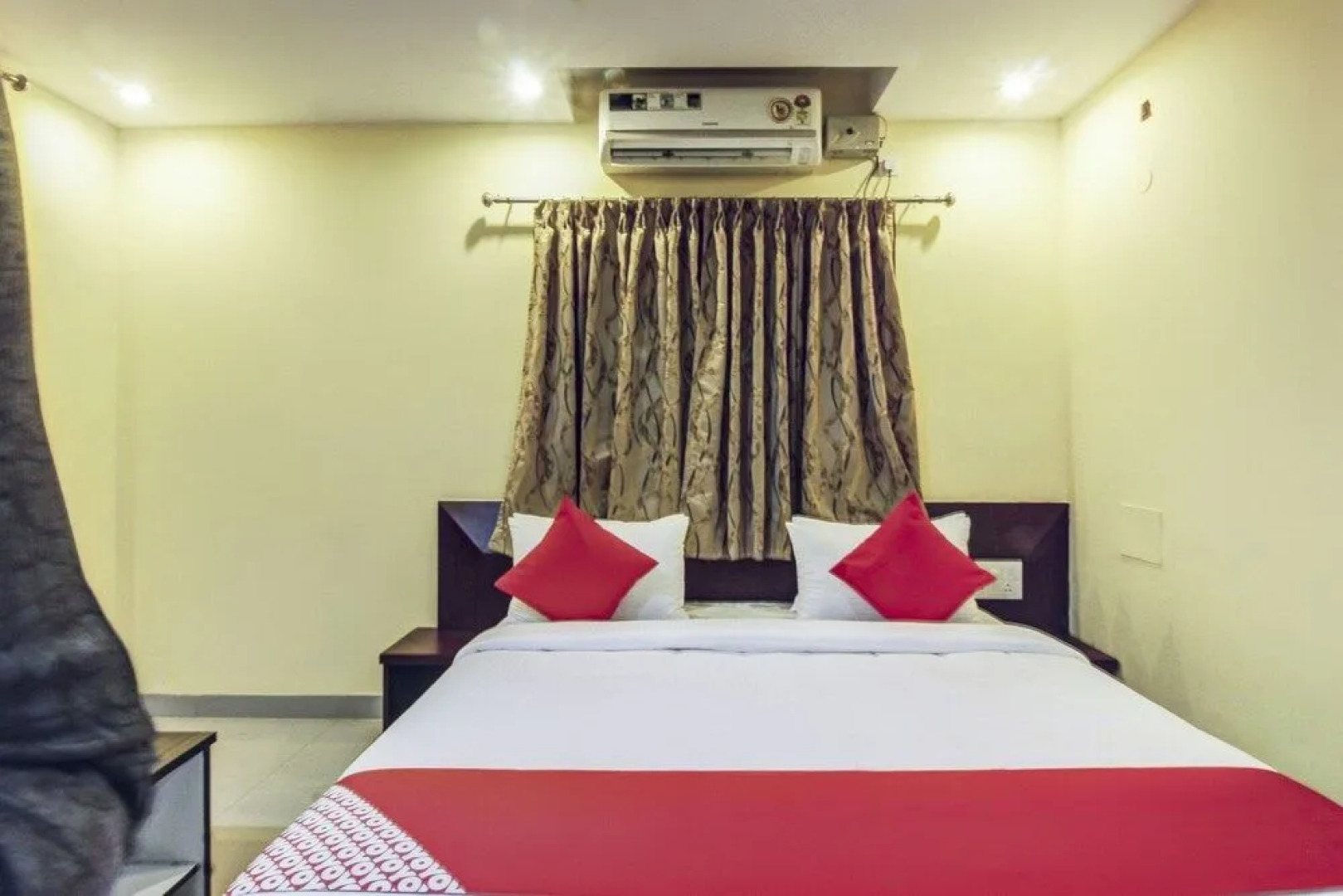 Oyo 28047 Hotel Galaxy Residency