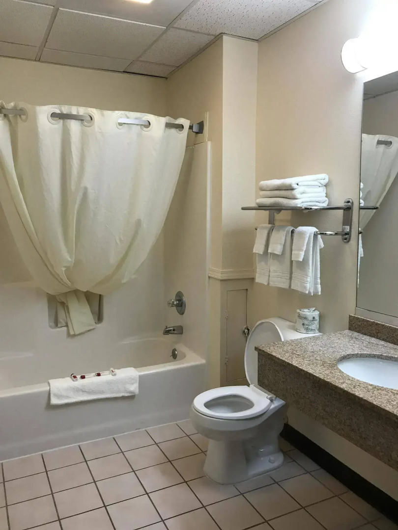 Super 8 by Wyndham Galesburg