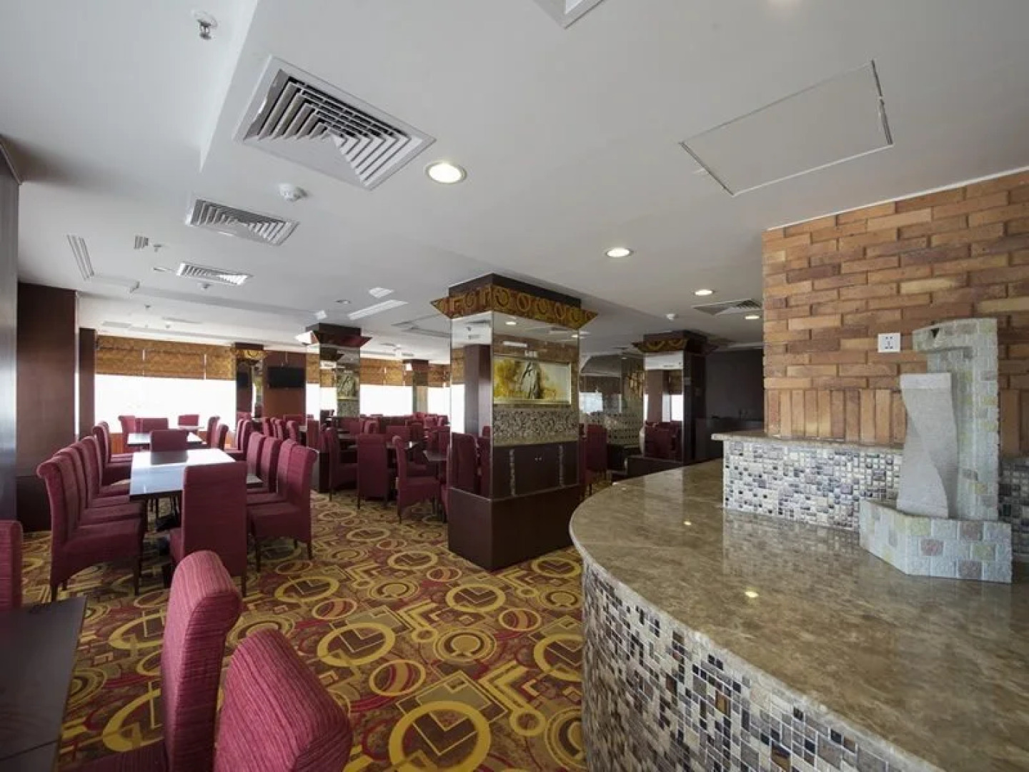 LA Fontaine Royal Hotel