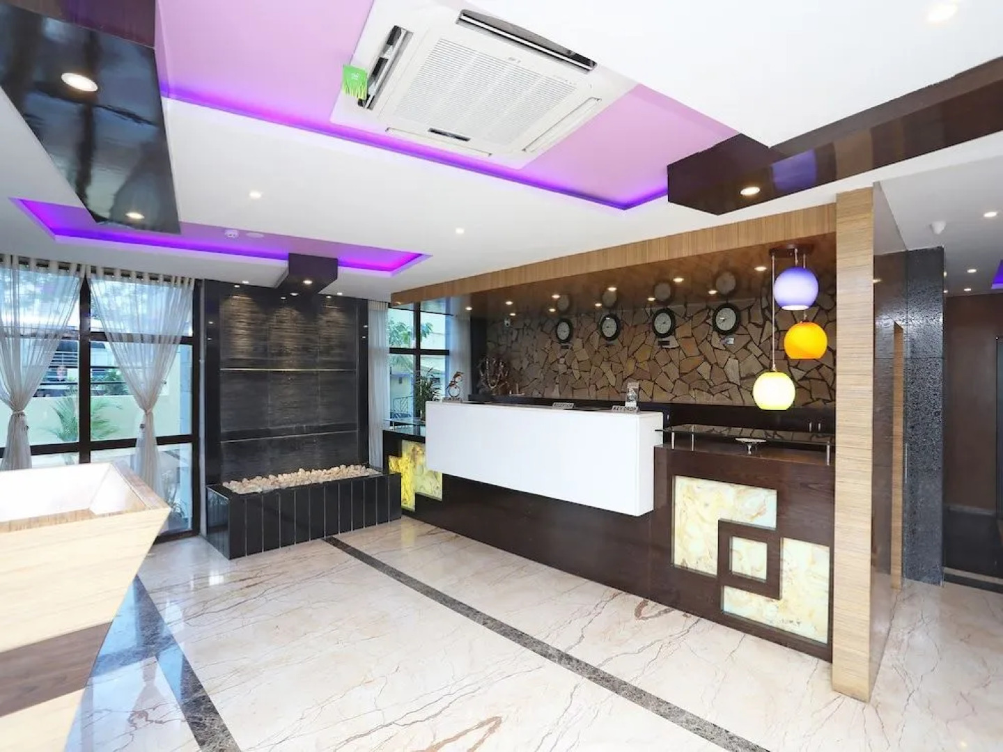 OYO 25124 The Dolphin Palace