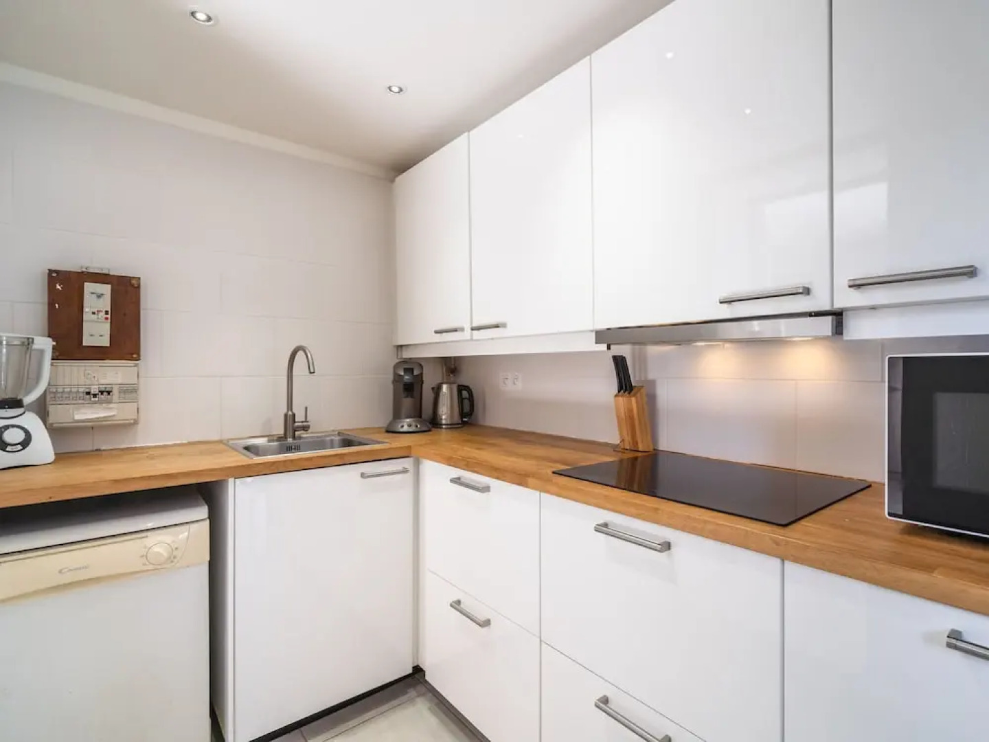 Huge Villa in Montbrun-des-corbières With Swimming Pool