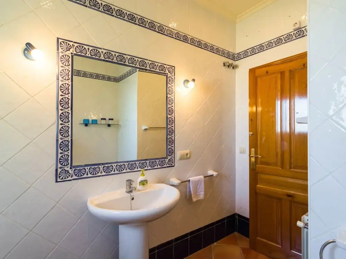 Villa With Sea Breeze Charm