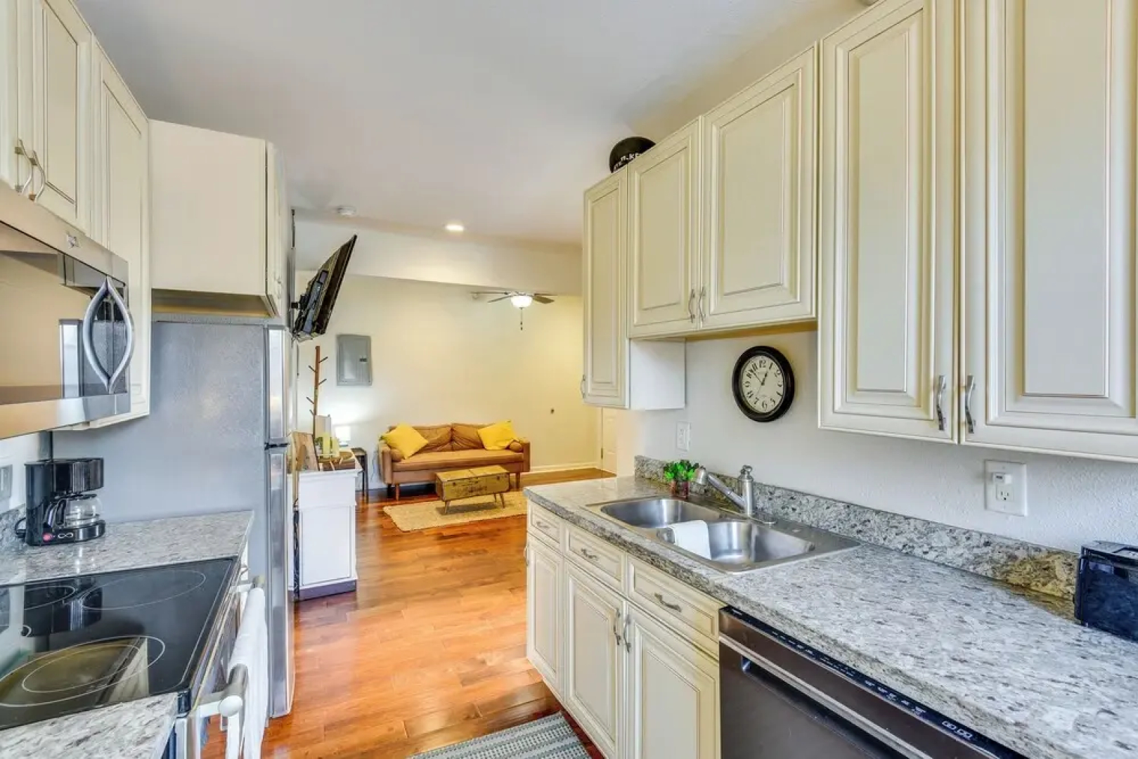 2 Mi to Warren Dunes - Bright Sawyer Apartment!