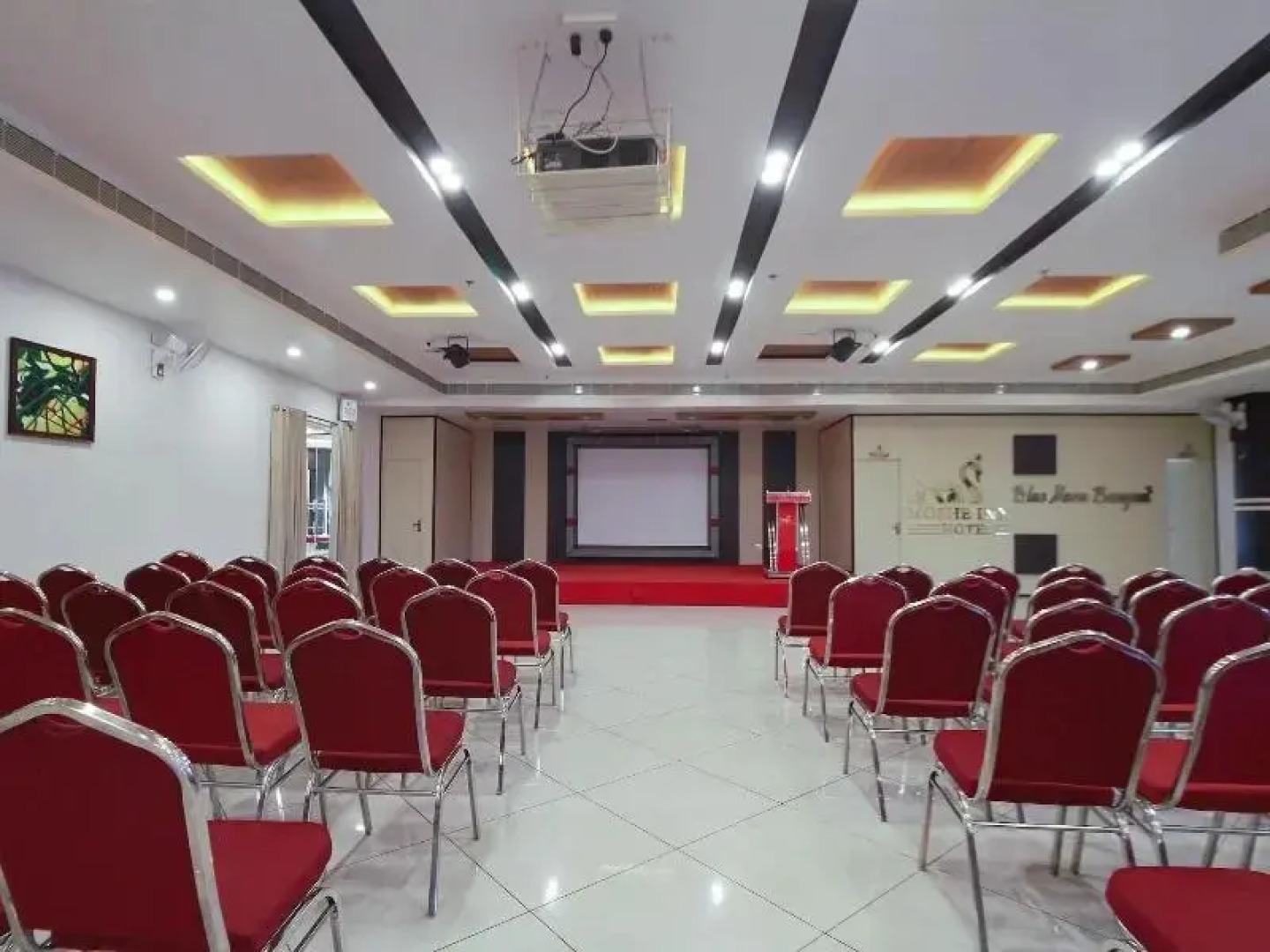 Le Moshe Inn by OYO Rooms