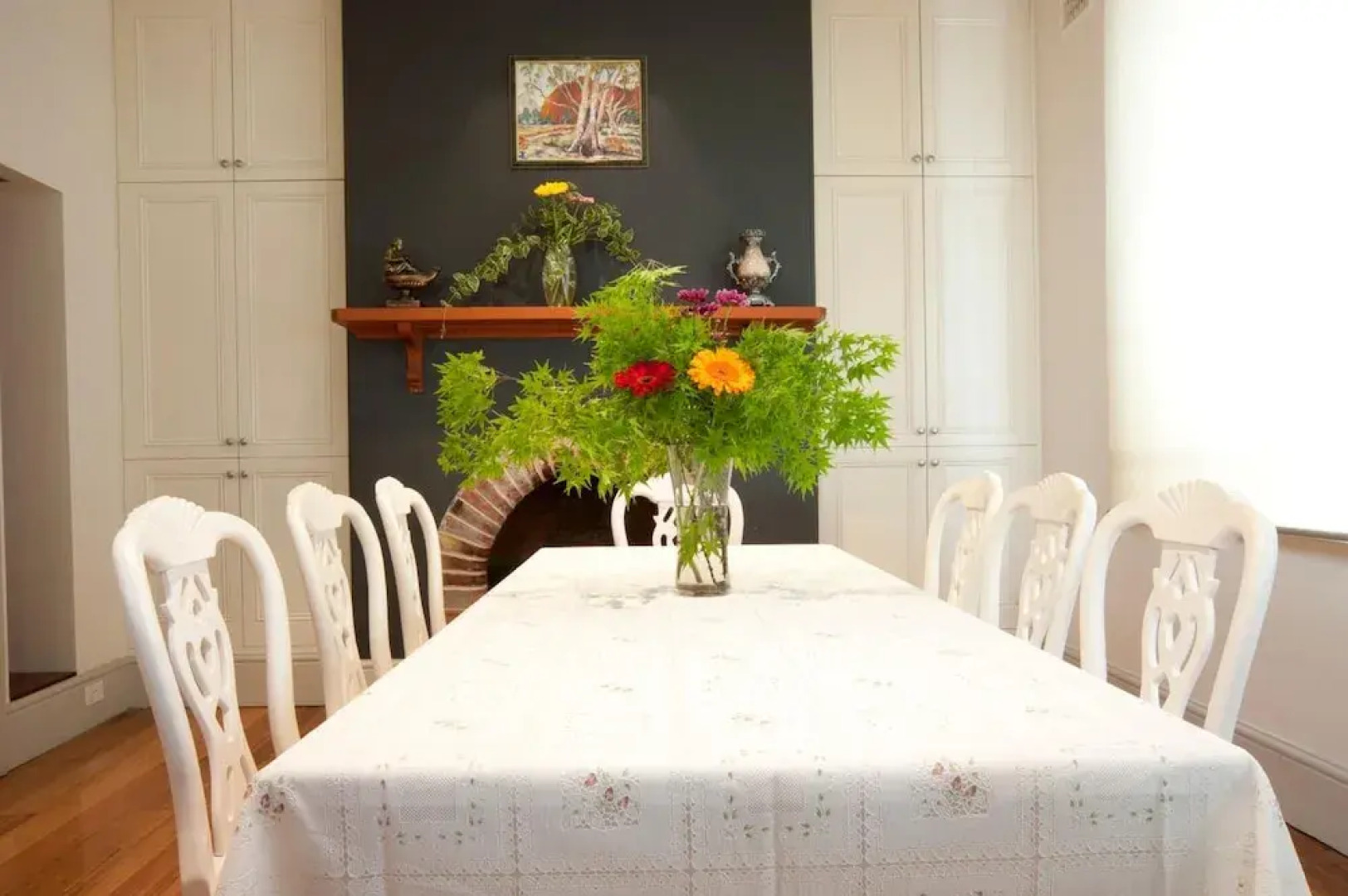 Lowena Cafe and Accommodation