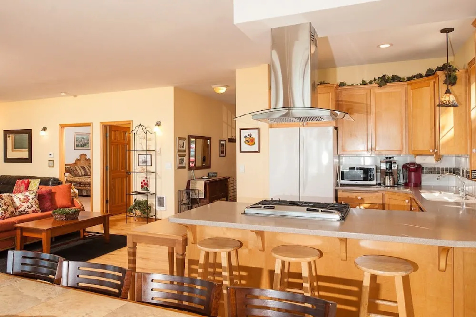 Sheltering Pines 4 Br cottage by RedAwning