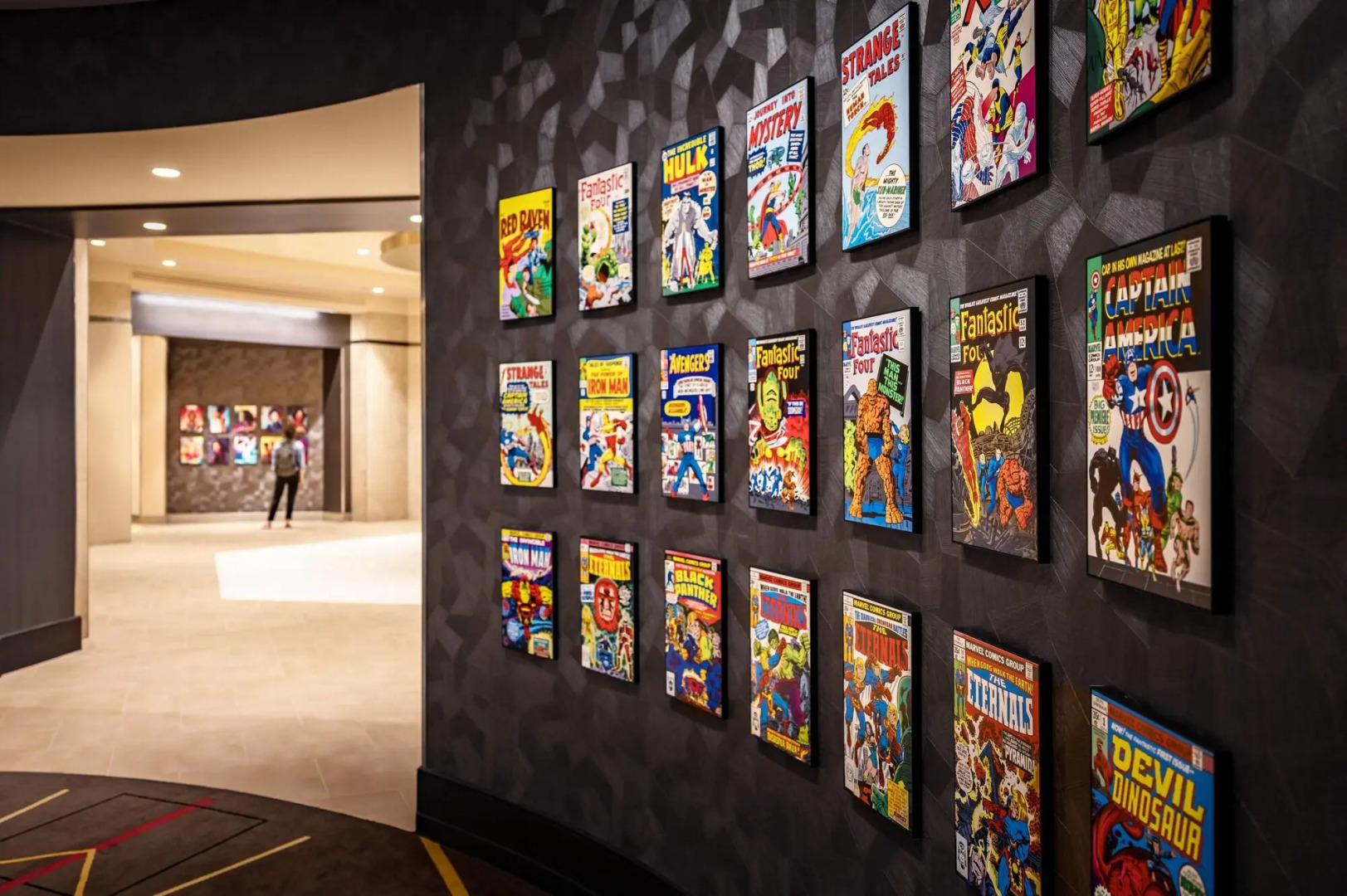 Disney's Hotel New York - The Art of Marvel